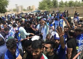 حاشیه دیدار پارس جنوبی - استقلال، باز شدن درهای ورزشگاه و راه حل جالب تماشاگران برای شیپور زدن+تصاویر
