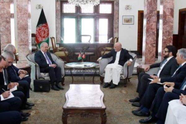 دیدار وزیر دفاع انگلیس با اشرف غنی در کابل