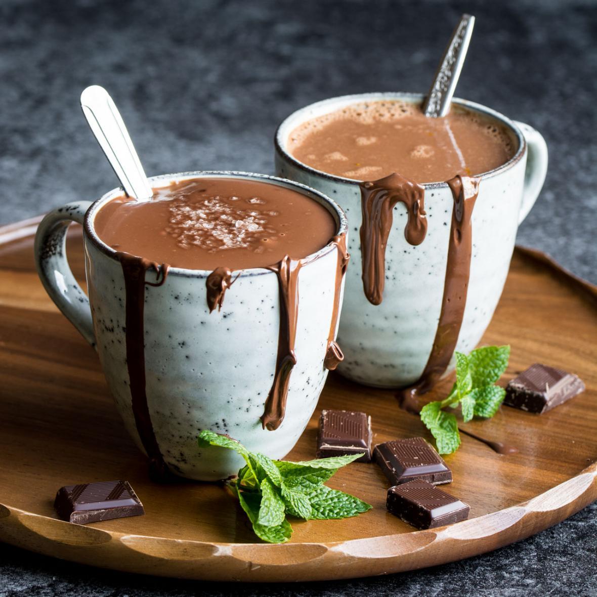 طرز تهیه هات چاکلت در منزل؛ تفاوت نوشیدنی شکلات داغ با کاکائوی داغ چیست؟