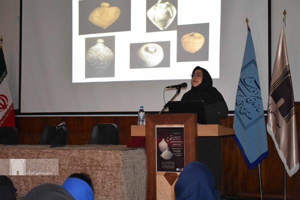 مطالعات آزمایشگاهی بر روی محتویات ظروف در موزه ملی ایران برگزار گردید