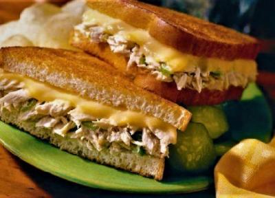 طرز تهیه یک ساندویچ خوشمزه با ماهی تن