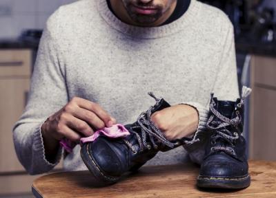 تمیز کردن کفش چرم با 5 روش ساده و خانگی