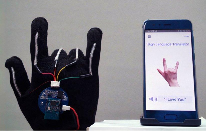این دستکش با دقت 98 درصدی زبان اشاره را ترجمه می نماید