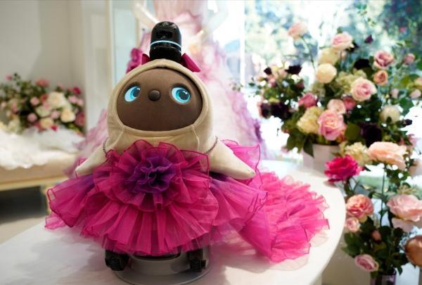 ربات هایی که لباس عروسی می پوشند